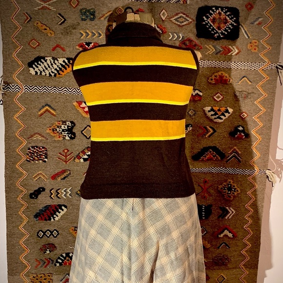 Bzzzz! Bees Knees Acrylic Turtleneck Sweater Vest - Picture 3 of 3